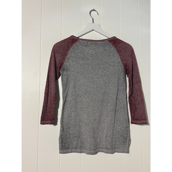 Peanuts Snoopy Christmas Holiday Raglan T-Shirt – Size Small - Picture 4 of 4